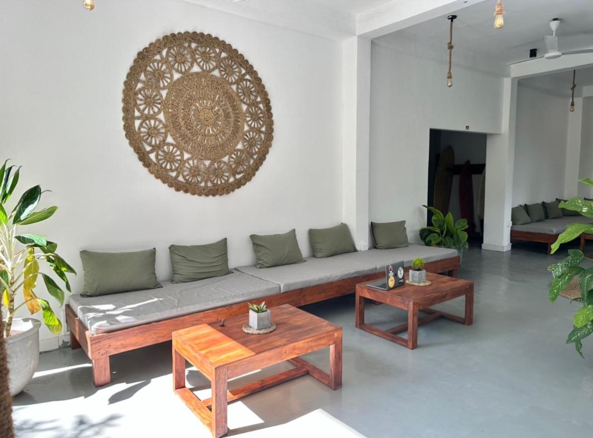 Drifter - Rooms & Food Midigama Exterior photo