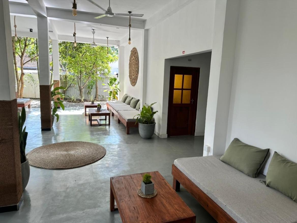 Drifter - Rooms & Food Midigama Exterior photo