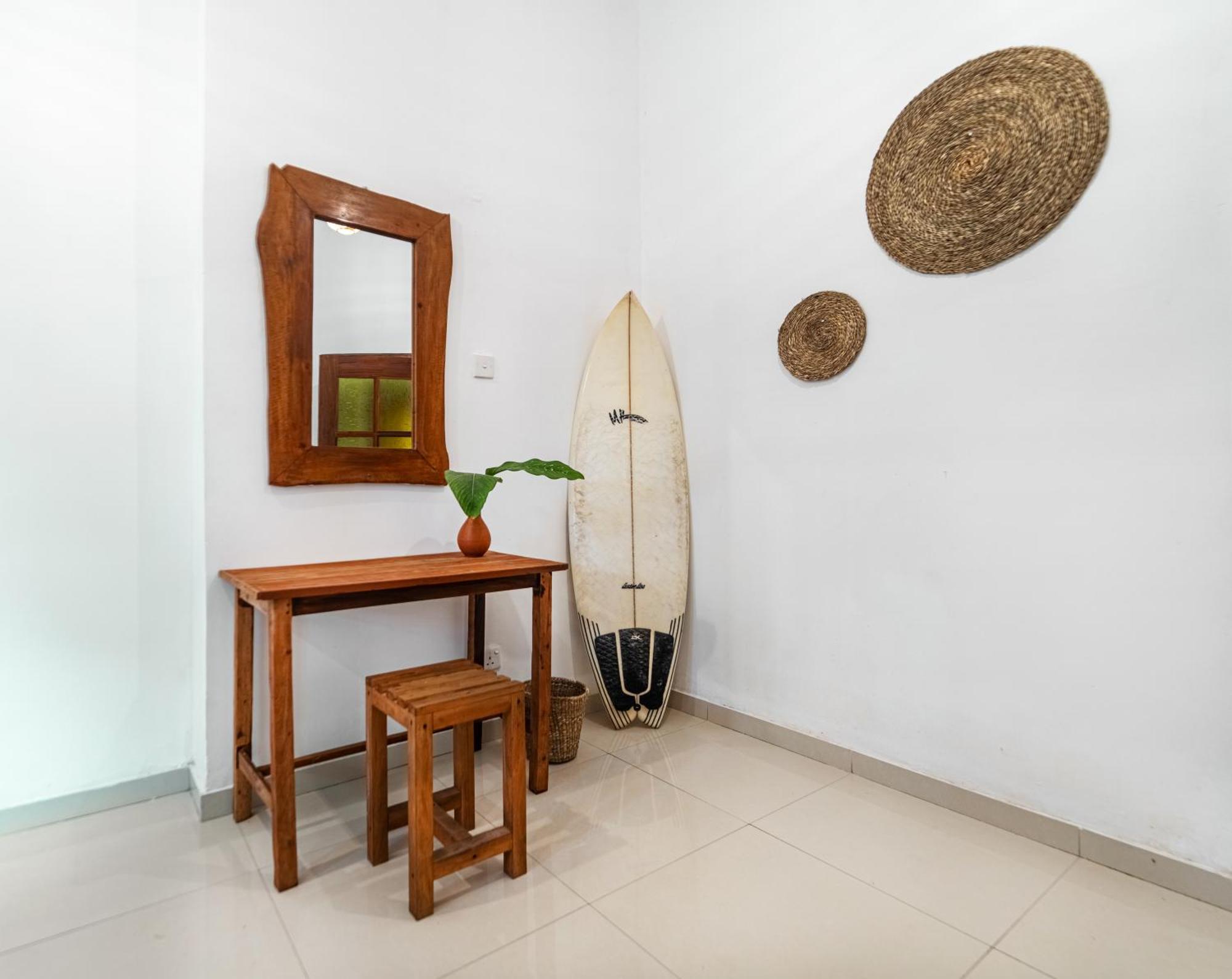 Drifter - Rooms & Food Midigama Exterior photo