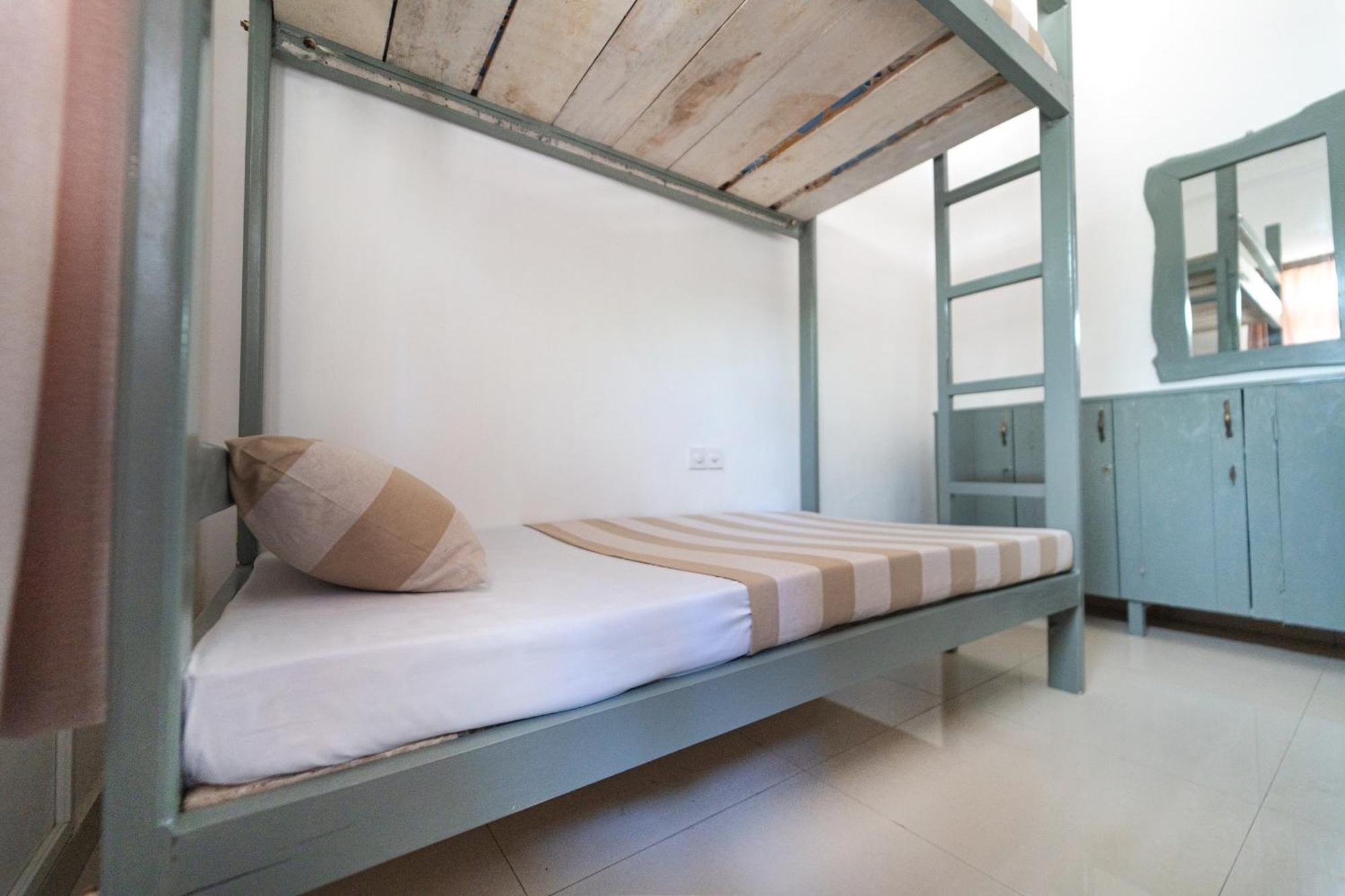 Drifter - Rooms & Food Midigama Exterior photo