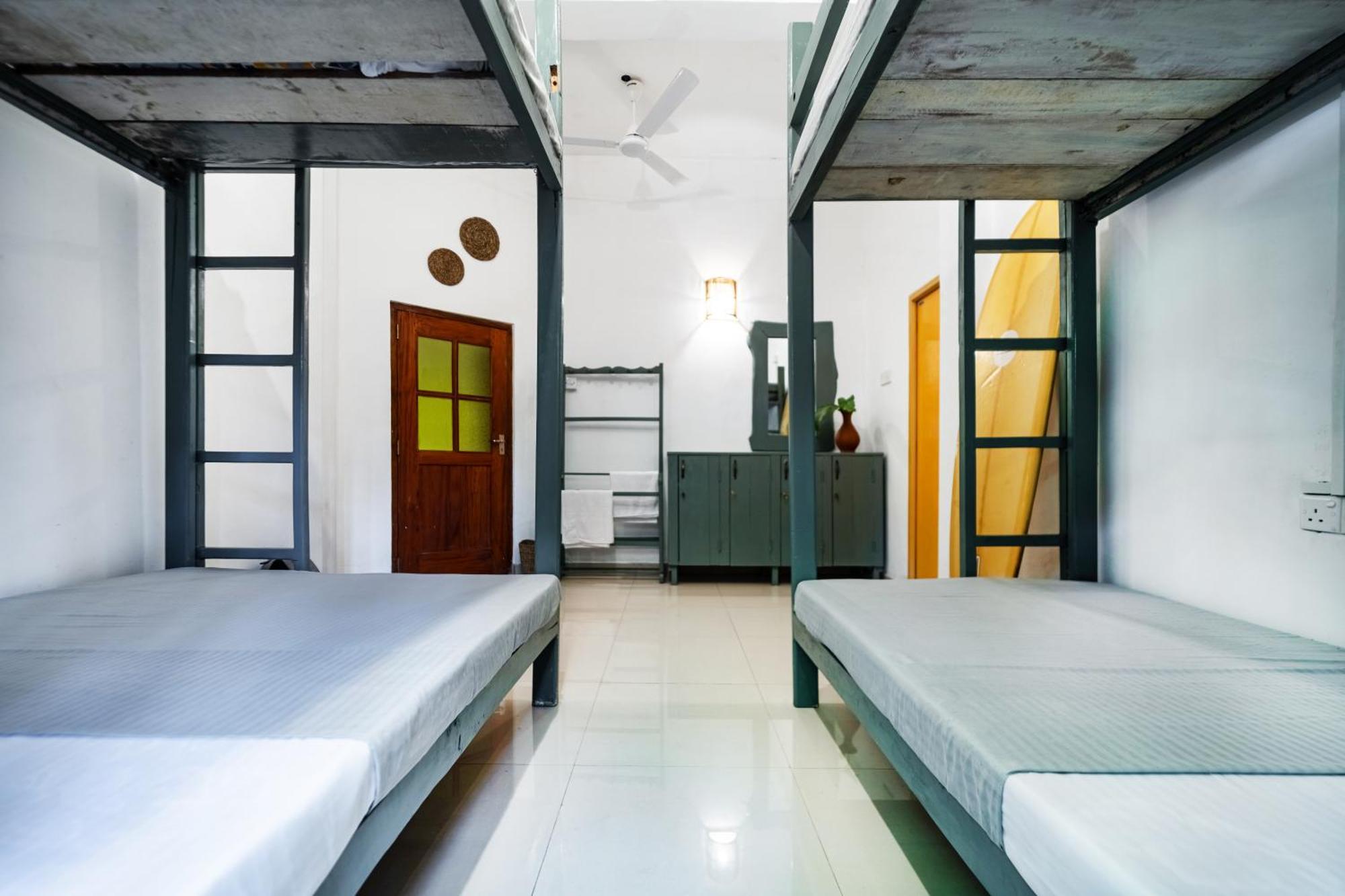 Drifter - Rooms & Food Midigama Exterior photo